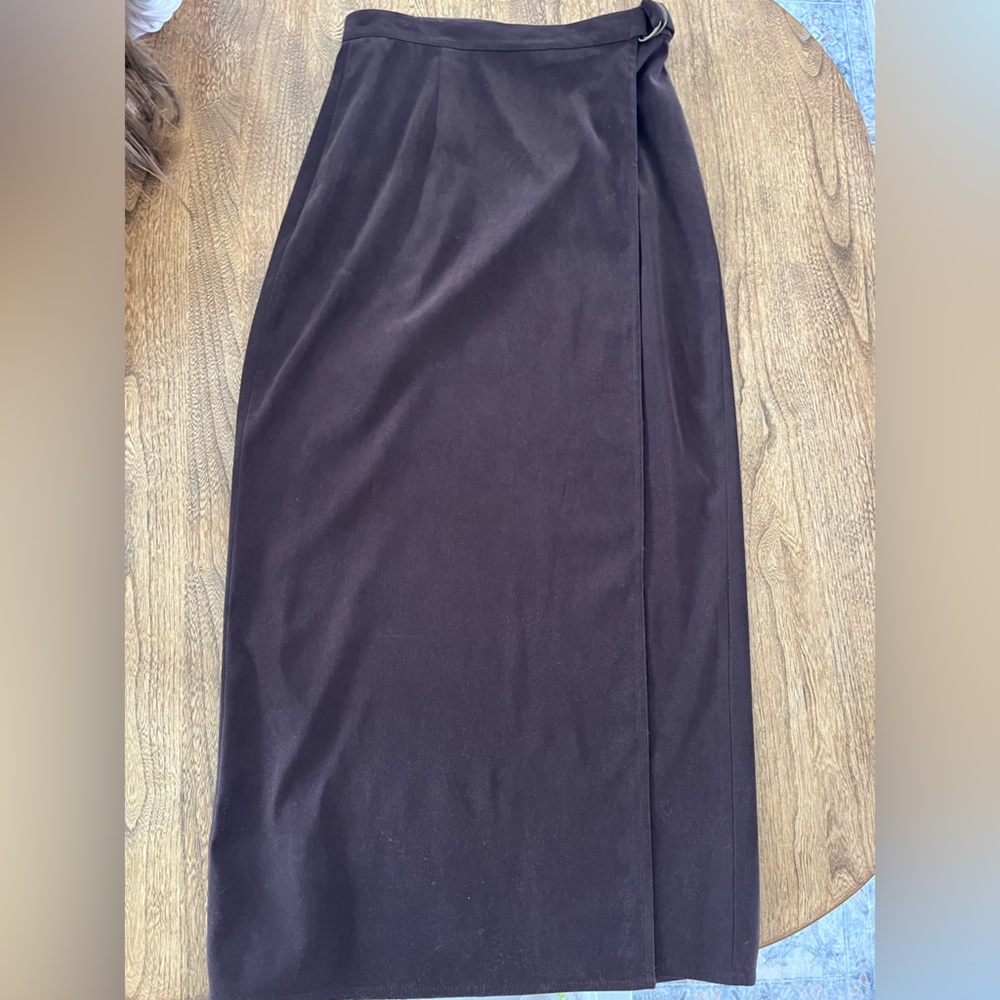 Talbots Faux Suede Long Wrap Skirt Size 6 Brown
Style Maxi Length